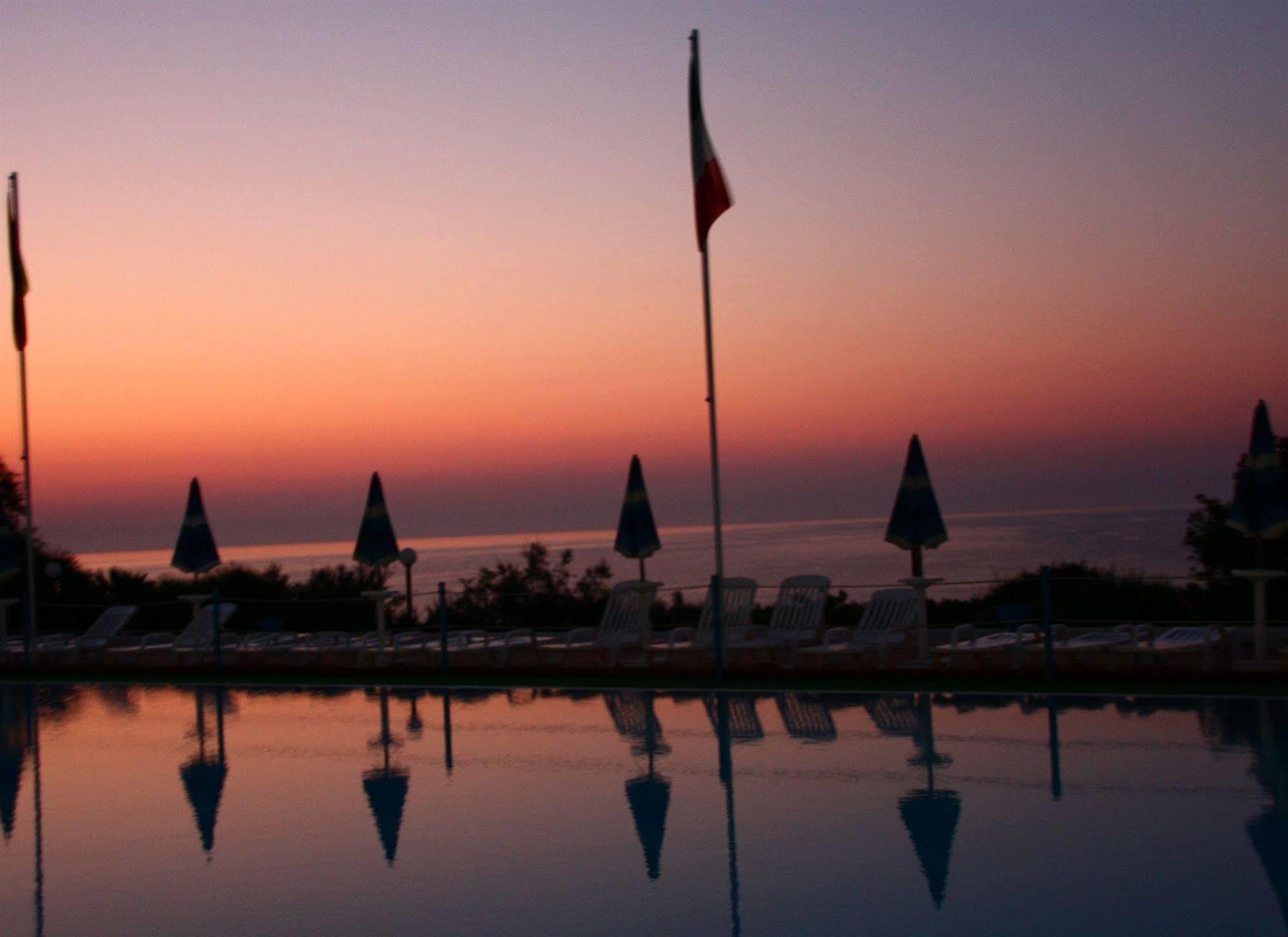 Hotel Club Helios Noto Exterior photo