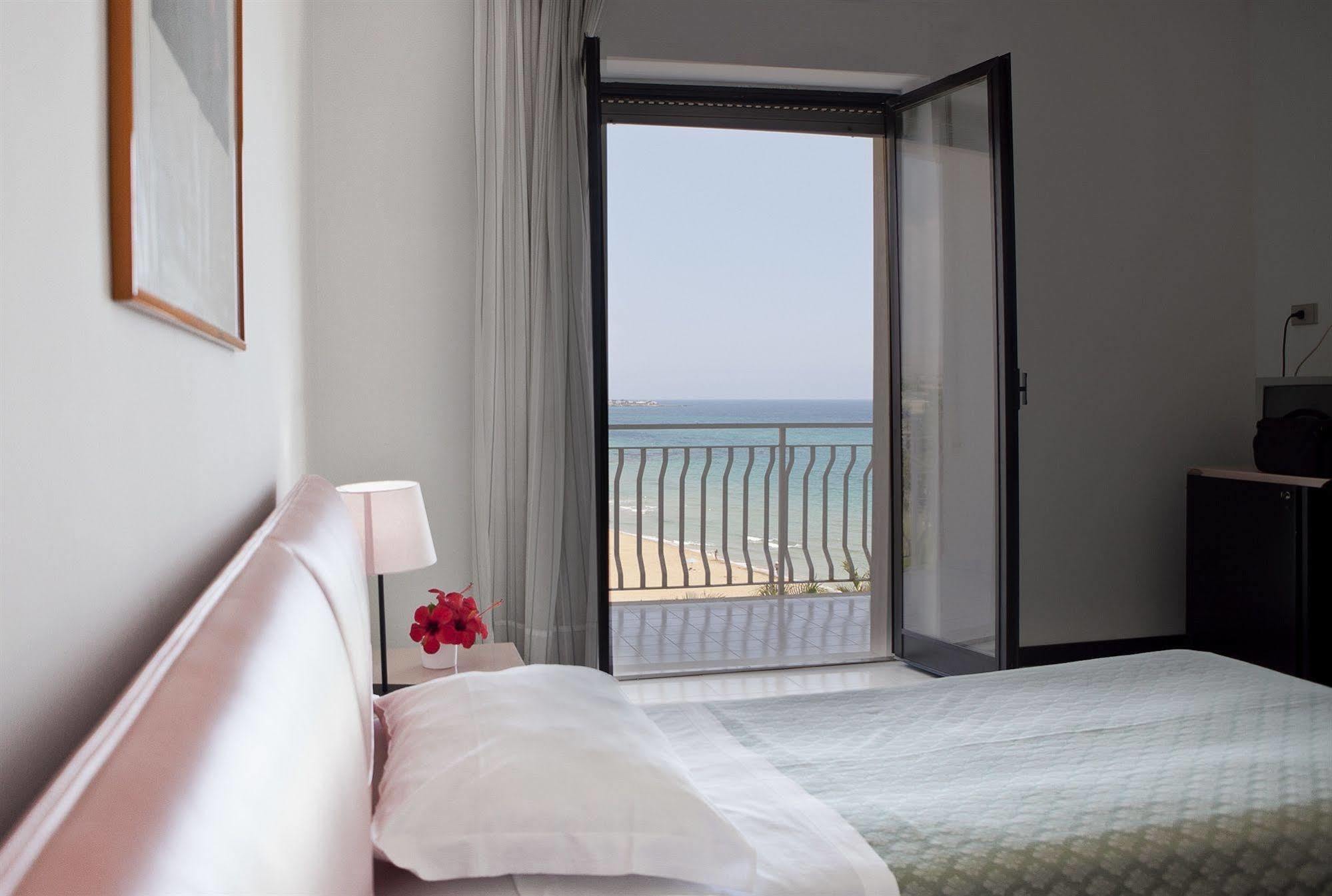 Hotel Club Helios Noto Exterior photo